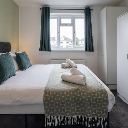 Holiday home Mortimer House By Cliftonvalley Bristol