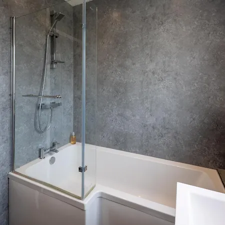 Mortimer House By Cliftonvalley Holiday home *