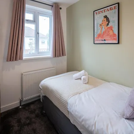 Mortimer House By Cliftonvalley Holiday home *