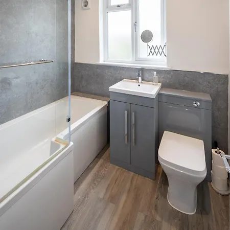 Holiday home Mortimer House By Cliftonvalley Bristol