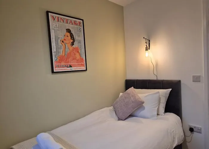 Holiday home Mortimer House By Cliftonvalley Bristol